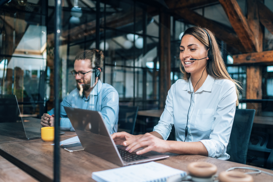 3 different types of IT service providers blog image of a lady typing on a computer